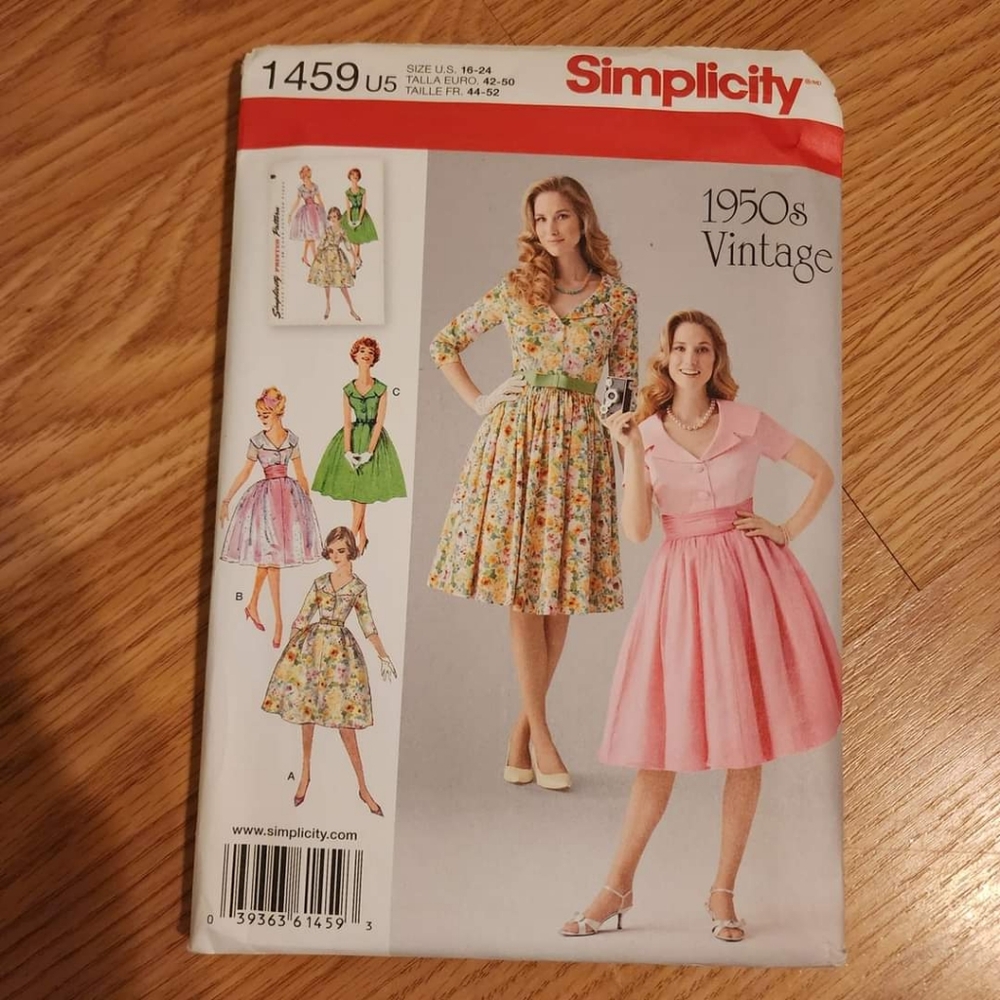 Simplicity Sewing Pattern Bundle - Picture 3 of 4